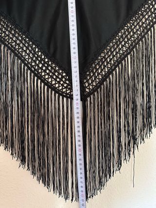 Mantón de Manila bordado negro y multicolor
