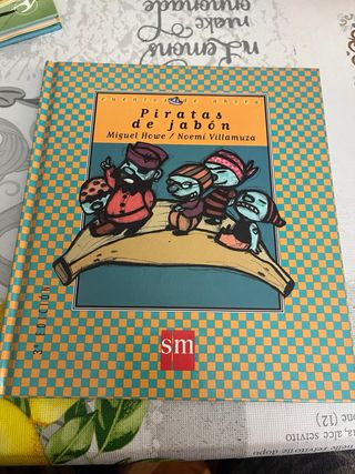 Piratas de jabón (Cuentos De Ahora) (Spanish Ed...