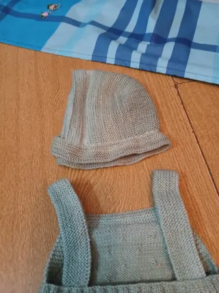 Conjunto bebé tejido: gorro y ranita