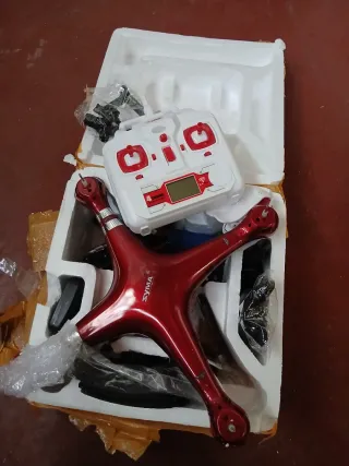 Dron con cámara y control remoto