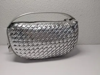 Bolso Zara trenzado plata metalizado