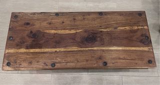 Mesa de centro rústica de madera maciza