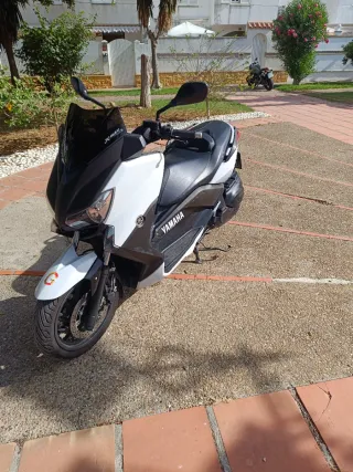 Yamaha XMAX 400 Scooter