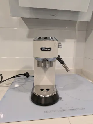 Cafetera DeLonghi Dedica Blanca