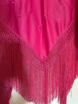 Mantón de Manila rosa bordado