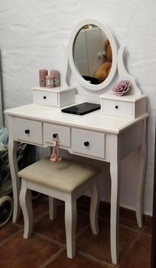 Tocador blanco con espejo y taburete