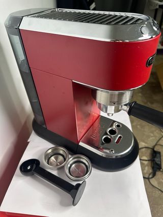 Cafetera DeLonghi Dedica Roja