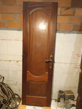 Puerta madera maciza 61'5 ancho x 202'5 alto