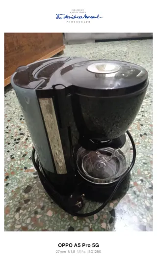 Cafetera eléctrica negra solo un uso 50€