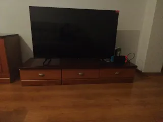 Mueble TV madera y plástico