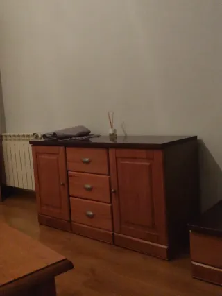 Aparador de madera marrón