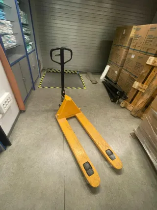 Traspaleta manual amarilla