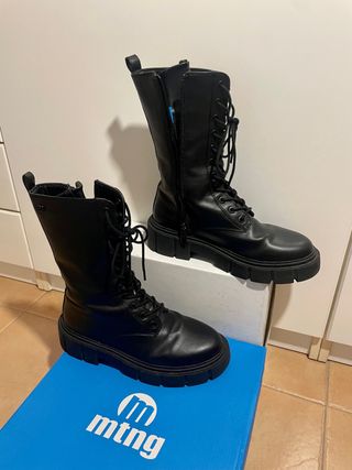 Botas con plataforna marca Mustang Talla 38