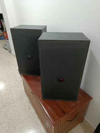 Altavoces de alta calidad negros