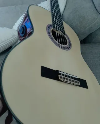 Guitarra flamenca autoamplificada NO NEGOCIABLE