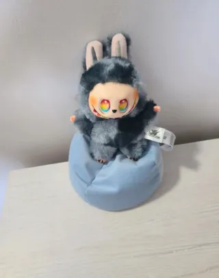 Figura Popmart Big into Energy llavero