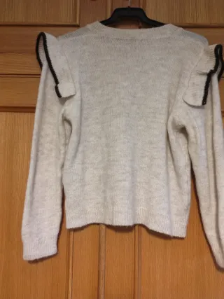 Jersey beige con volantes