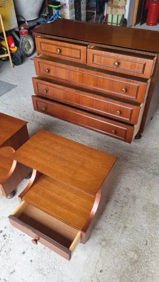 Comò con specchio e 2 comodini