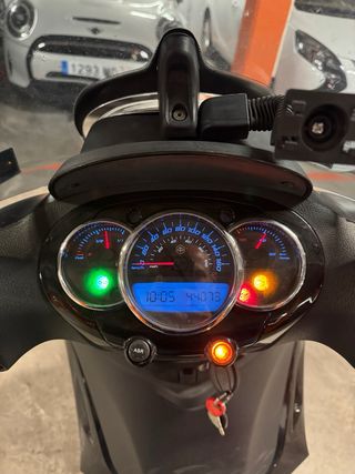 Piaggio Beverly Police 300 Negra