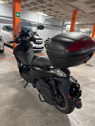 Piaggio Beverly Police 300 Negra