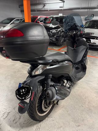 Piaggio Beverly Police 300 Negra