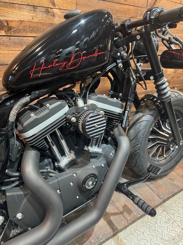 Harley Davidson Iron 883 Negra