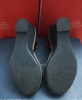 Cuñas Tommy Hilfiger Negras y Marrones