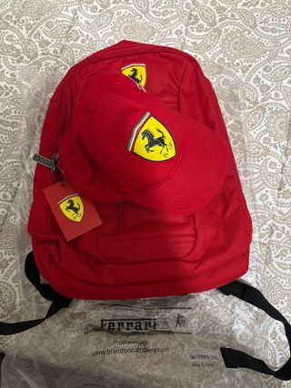 Pack Ferrari: Mochila y Gorra Roja