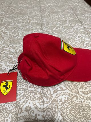 Pack Ferrari: Mochila y Gorra Roja