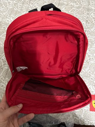 Pack Ferrari: Mochila y Gorra Roja