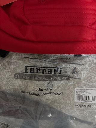 Pack Ferrari: Mochila y Gorra Roja