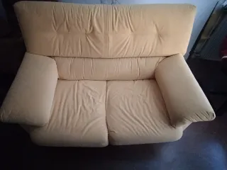 Sofá de 2 plazas color beige