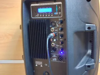 Altavoces autoamplificados Alesis Negros