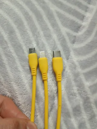 Cable Cargador USB Múltiple Amarillo