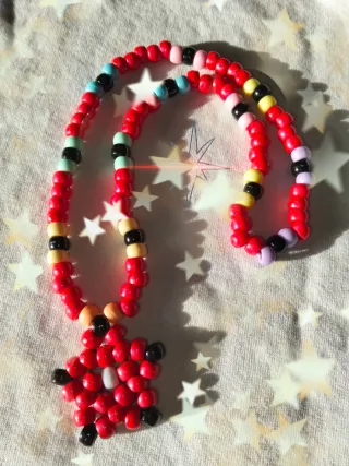 Collar de cuentas con estrella.