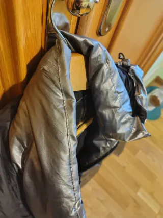 Plumas Guess Gris Metalizado