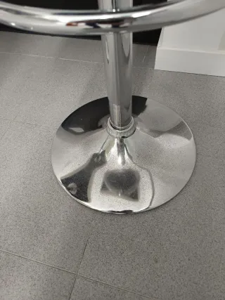 3 Taburetes de barra polipiel blanca y color cromo