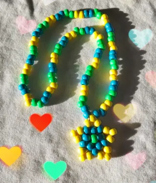 Collar de cuentas con estrella Kandi.