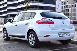 Renault Megane AUTENTHIQUE 1.6i 100 cv 5 puertas