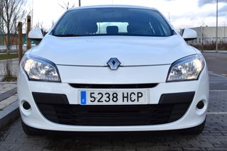 Renault Megane AUTENTHIQUE 1.6i 100 cv 5 puertas