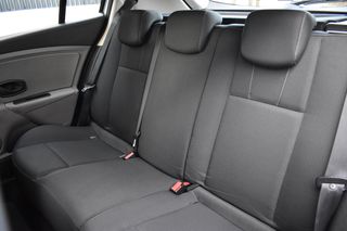 Renault Megane AUTENTHIQUE 1.6i 100 cv 5 puertas