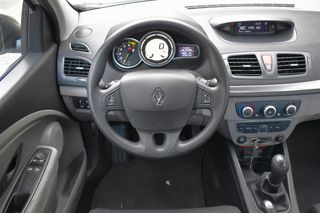 Renault Megane AUTENTHIQUE 1.6i 100 cv 5 puertas