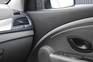 Renault Megane AUTENTHIQUE 1.6i 100 cv 5 puertas