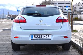 Renault Megane AUTENTHIQUE 1.6i 100 cv 5 puertas