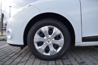 Renault Megane AUTENTHIQUE 1.6i 100 cv 5 puertas