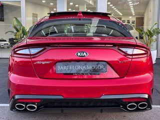 KIA Stinger (370cv)