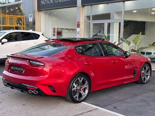 KIA Stinger (370cv)