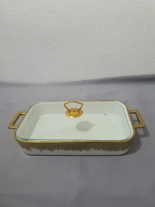 Fuente cerámica dorada y blanca con tapa