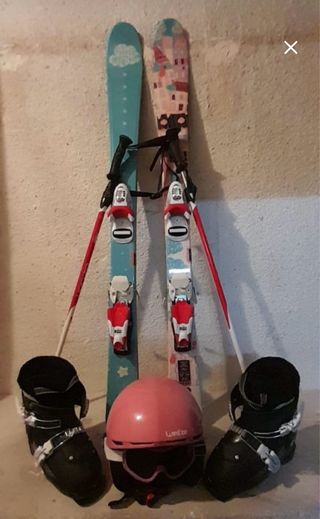 Sci, scarponi, casco e bastoncini per bambini