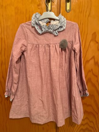 Vestido rosa niña con cuello volante